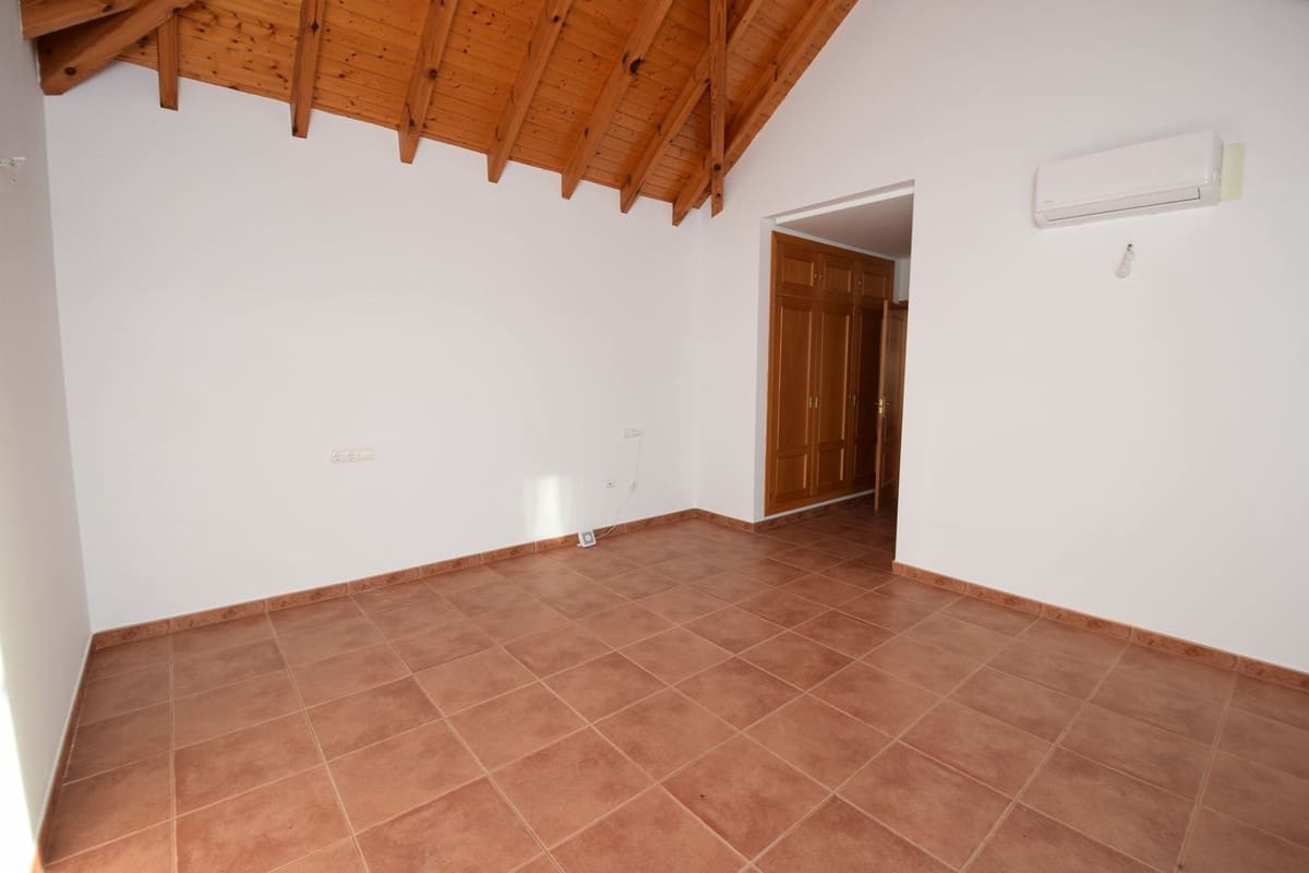 4 bedroom Villa for sale in Mijas with pool garage - € 1,450,000 (Ref: 9387034)