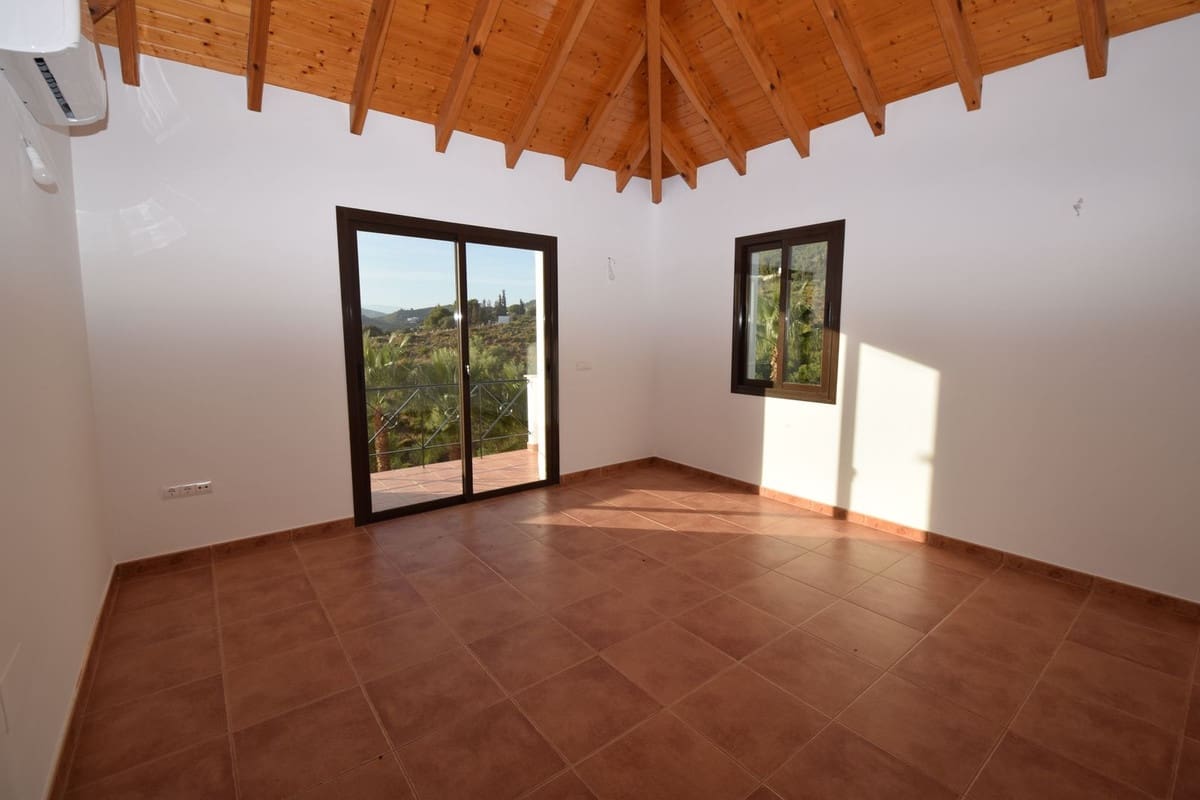 4 bedroom Villa for sale in Mijas with pool garage - € 1,450,000 (Ref: 9387034)
