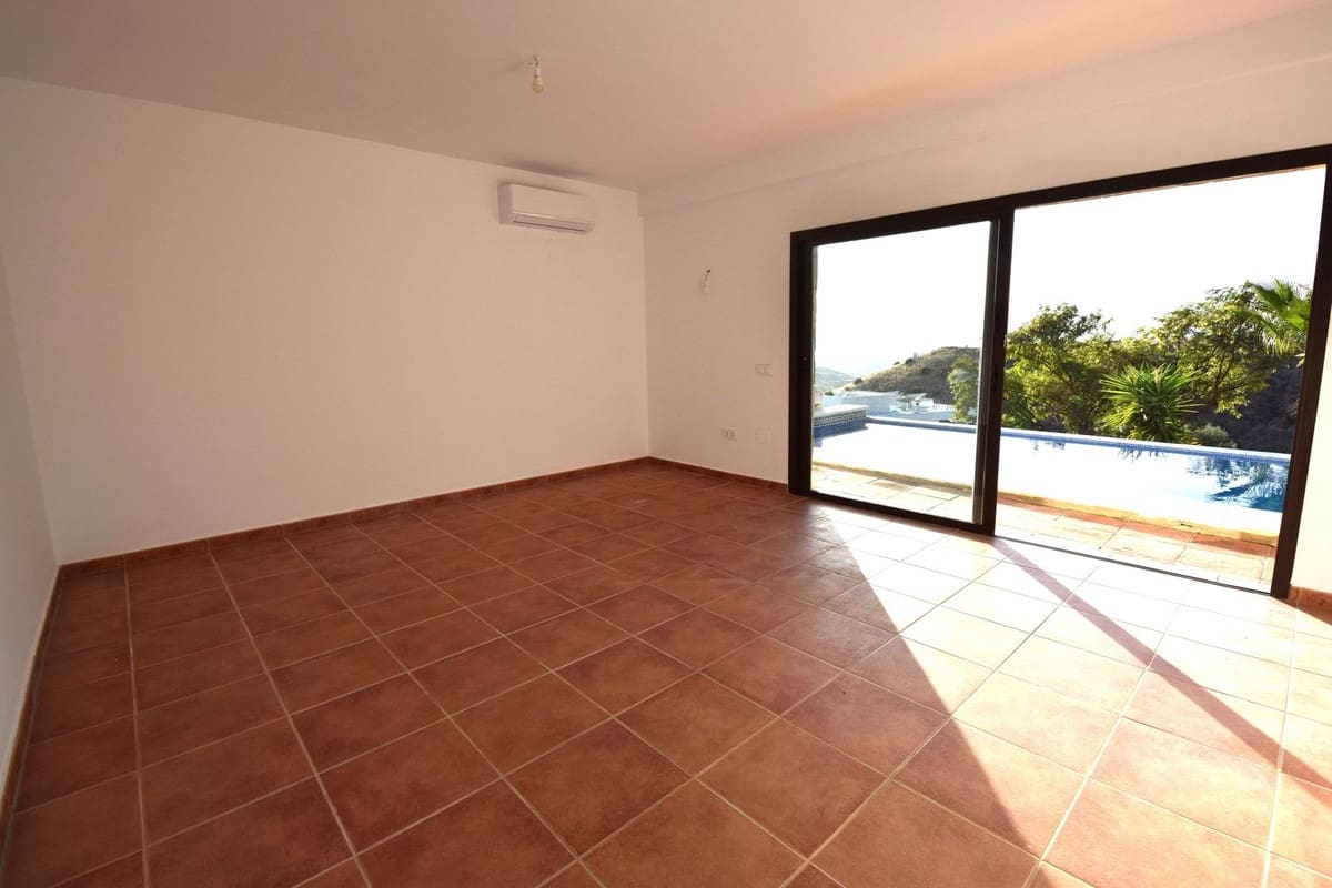 4 bedroom Villa for sale in Mijas with pool garage - € 1,450,000 (Ref: 9387034)