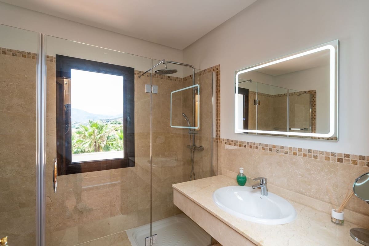 4 bedroom Villa for sale in Mijas with pool garage - € 1,450,000 (Ref: 9387034)