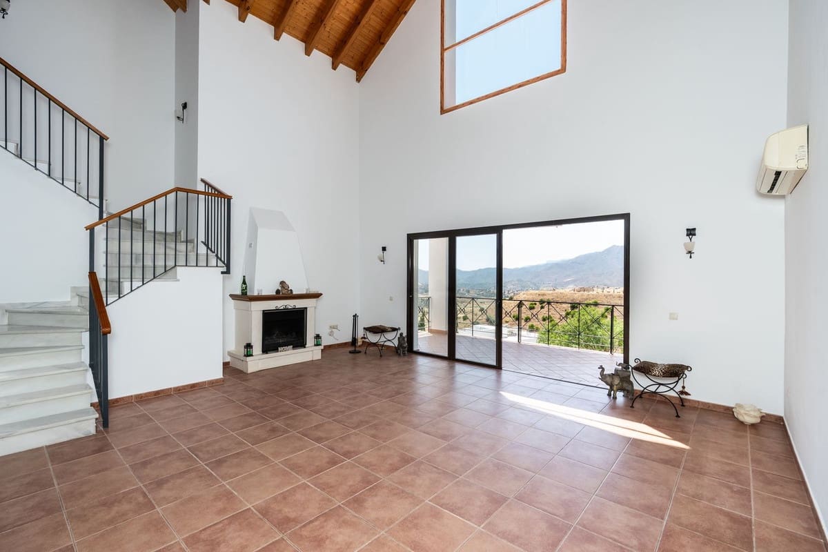 4 bedroom Villa for sale in Mijas with pool garage - € 1,450,000 (Ref: 9387034)
