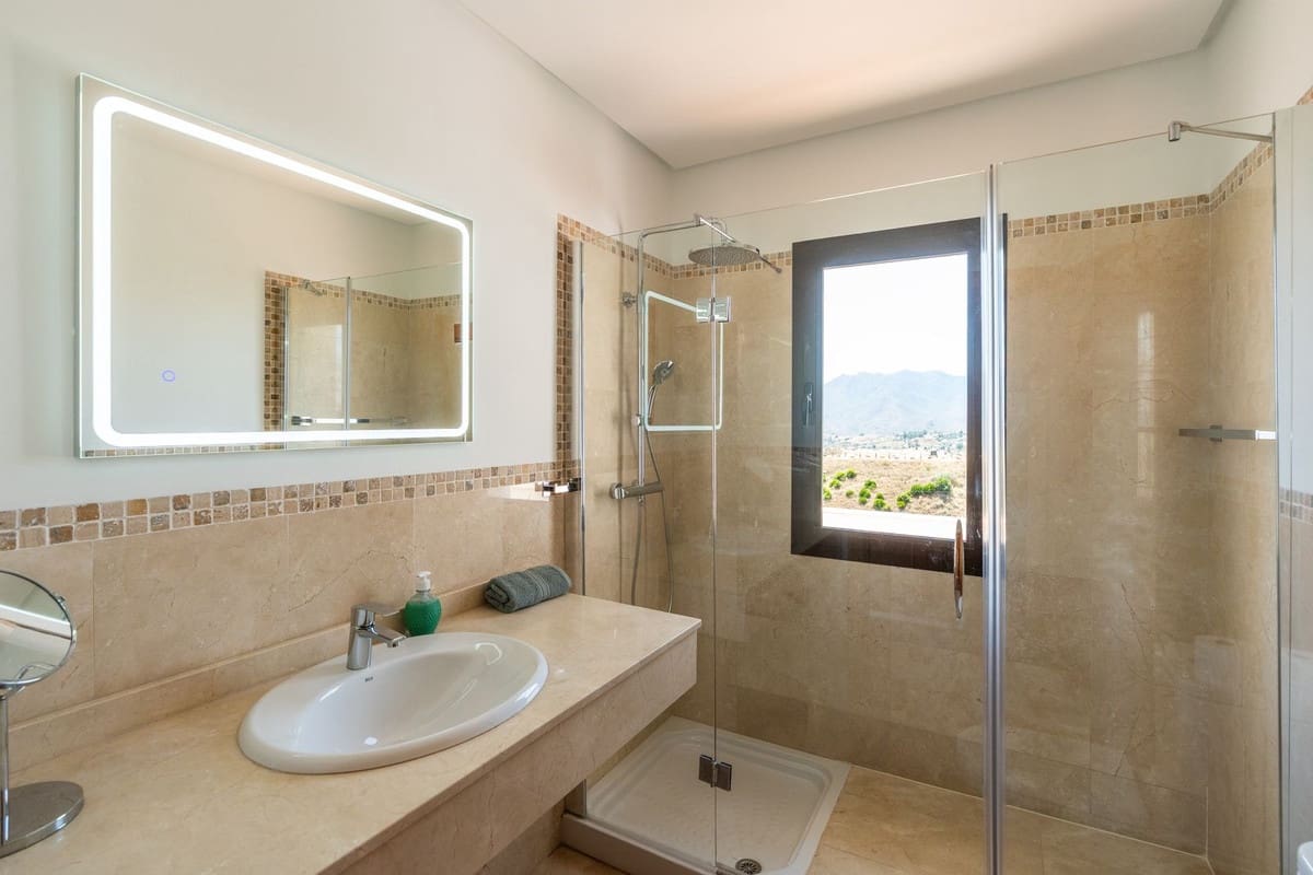 4 bedroom Villa for sale in Mijas with pool garage - € 1,450,000 (Ref: 9387034)