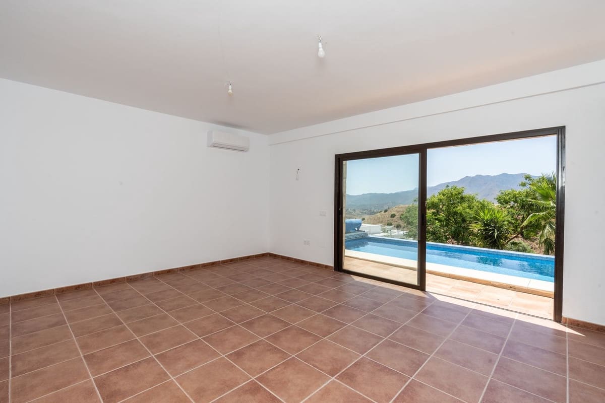 4 bedroom Villa for sale in Mijas with pool garage - € 1,450,000 (Ref: 9387034)