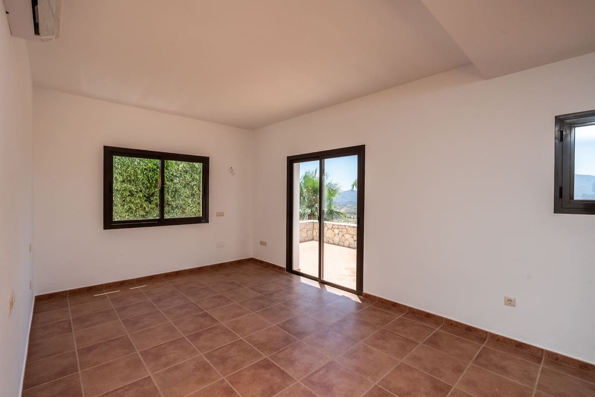 4 bedroom Villa for sale in Mijas with pool garage - € 1,450,000 (Ref: 9387034)