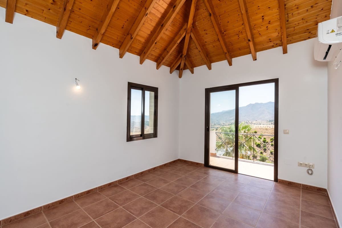 4 bedroom Villa for sale in Mijas with pool garage - € 1,450,000 (Ref: 9387034)