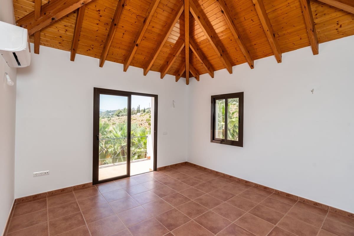 4 bedroom Villa for sale in Mijas with pool garage - € 1,450,000 (Ref: 9387034)
