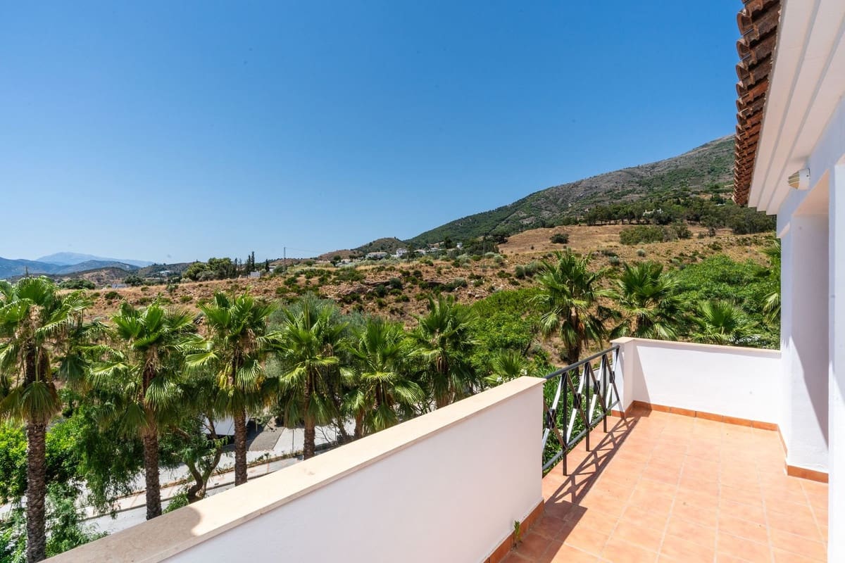 4 bedroom Villa for sale in Mijas with pool garage - € 1,450,000 (Ref: 9387034)
