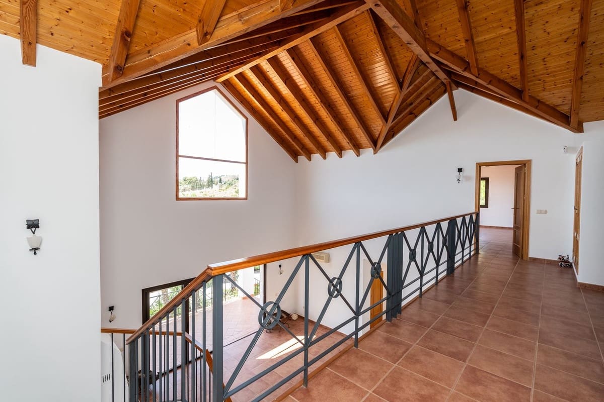 4 bedroom Villa for sale in Mijas with pool garage - € 1,450,000 (Ref: 9387034)