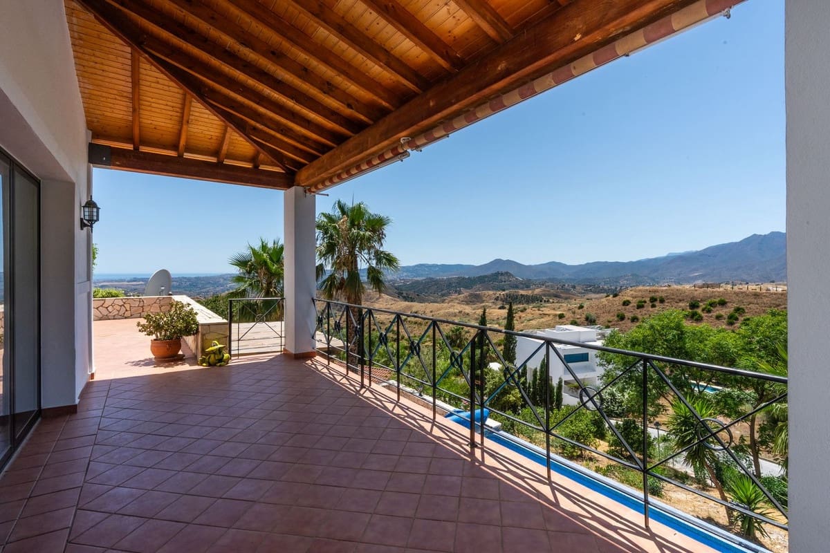 4 bedroom Villa for sale in Mijas with pool garage - € 1,450,000 (Ref: 9387034)