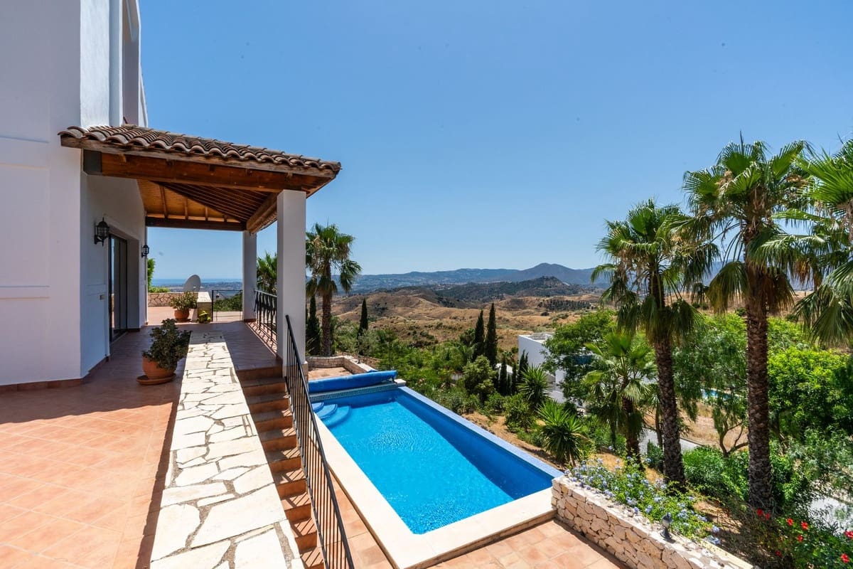 4 bedroom Villa for sale in Mijas with pool garage - € 1,450,000 (Ref: 9387034)