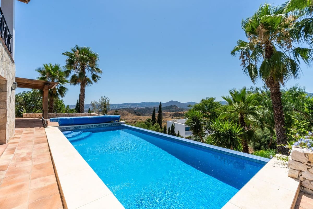 4 bedroom Villa for sale in Mijas with pool garage - € 1,450,000 (Ref: 9387034)