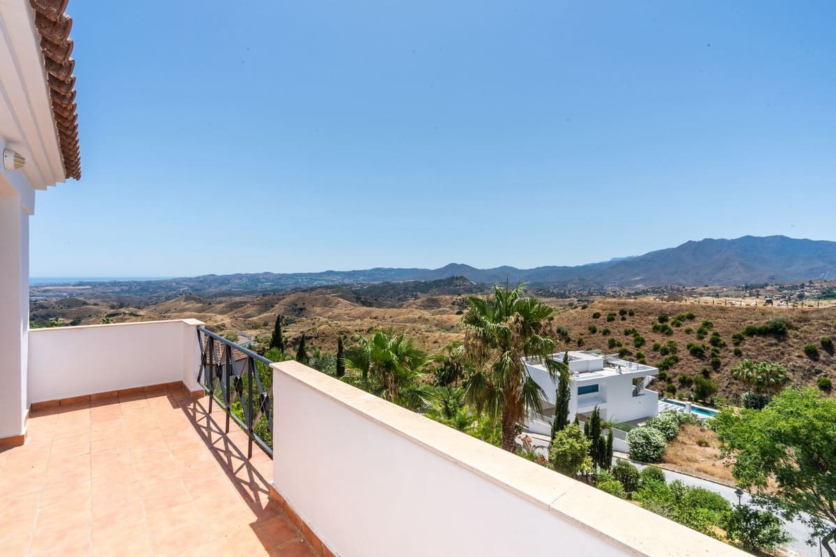 4 bedroom Villa for sale in Mijas with pool garage - € 1,450,000 (Ref: 9387034)