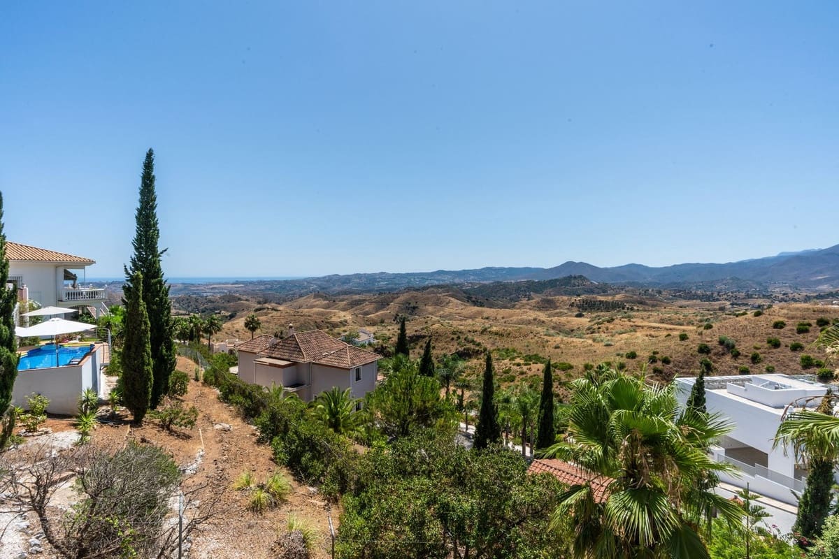 4 bedroom Villa for sale in Mijas with pool garage - € 1,450,000 (Ref: 9387034)