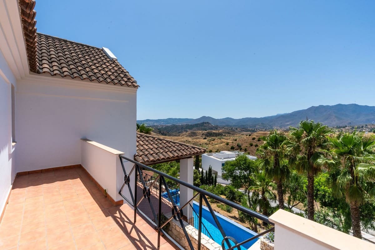 4 bedroom Villa for sale in Mijas with pool garage - € 1,450,000 (Ref: 9387034)