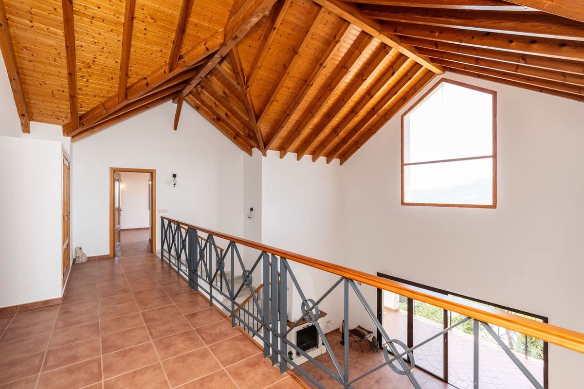 4 bedroom Villa for sale in Mijas with pool garage - € 1,450,000 (Ref: 9387034)