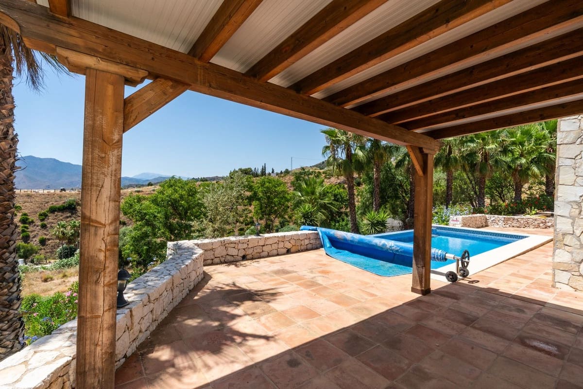 4 bedroom Villa for sale in Mijas with pool garage - € 1,450,000 (Ref: 9387034)
