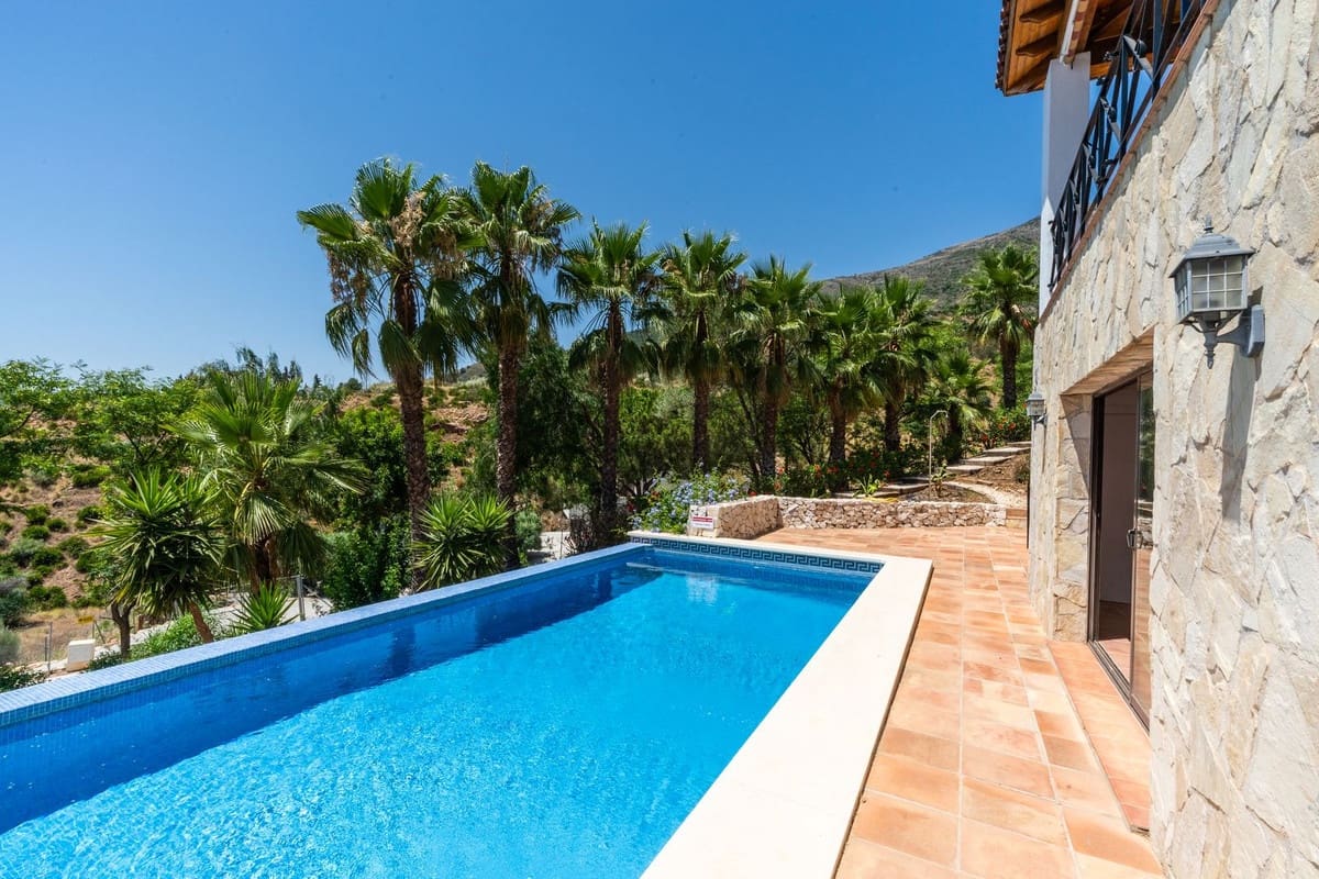 4 bedroom Villa for sale in Mijas with pool garage - € 1,450,000 (Ref: 9387034)