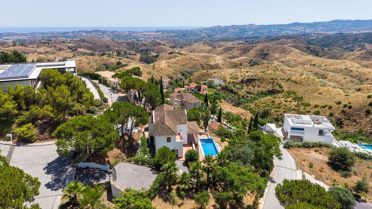 4 bedroom Villa for sale in Mijas with pool garage - € 1,450,000 (Ref: 9387034)