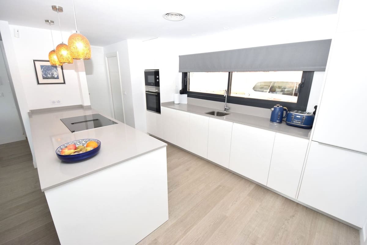 Apartamento de 3 habitaciones en La Cala de Mijas en venta con piscina garaje - 825.000 € (Ref: 9559387)