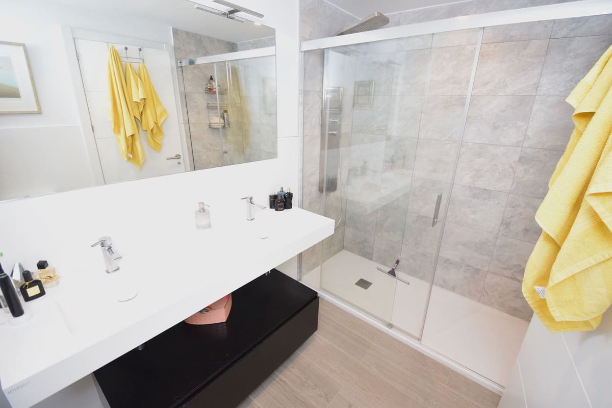 Apartamento de 3 habitaciones en La Cala de Mijas en venta con piscina garaje - 825.000 € (Ref: 9559387)