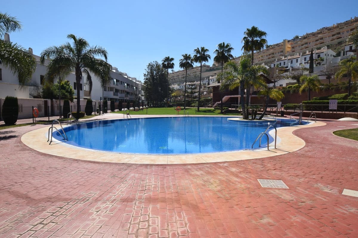Apartamento de 3 habitaciones en La Cala de Mijas en venta con piscina garaje - 825.000 € (Ref: 9559387)