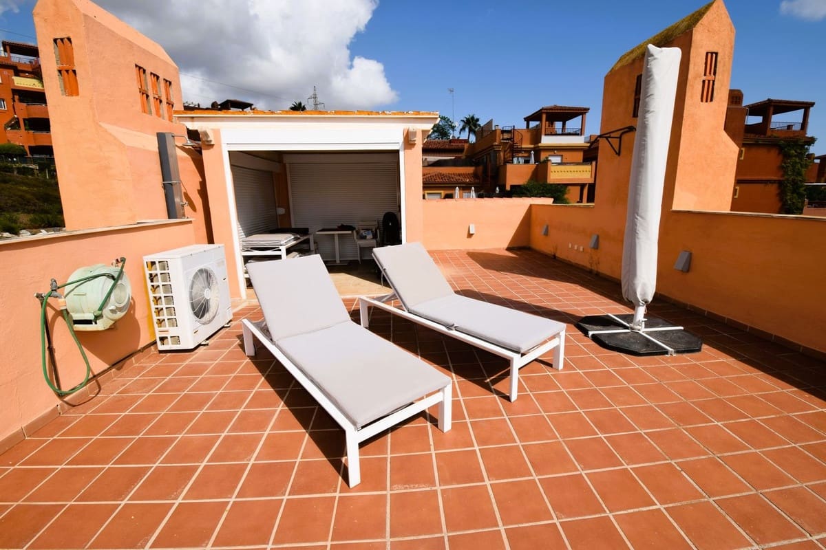 2 chambre Penthouse à vendre à La Reserva avec piscine garage - 329 000 € (Ref: 9563822)
