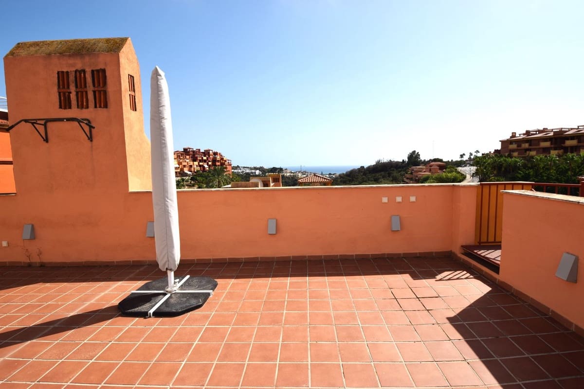 2 chambre Penthouse à vendre à La Reserva avec piscine garage - 329 000 € (Ref: 9563822)