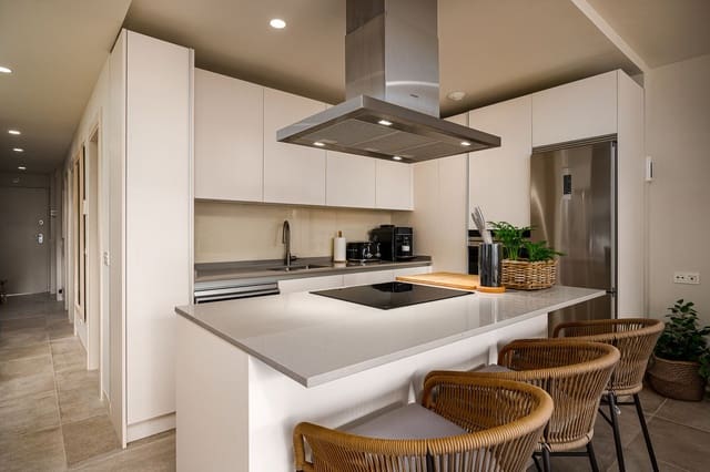 4 makuuhuone Omakotitalo myytävänä paikassa La Cala de Mijas, Mijas mukana uima-altaan 
autotalli - 1 050 000 € (Ref: 9603403)