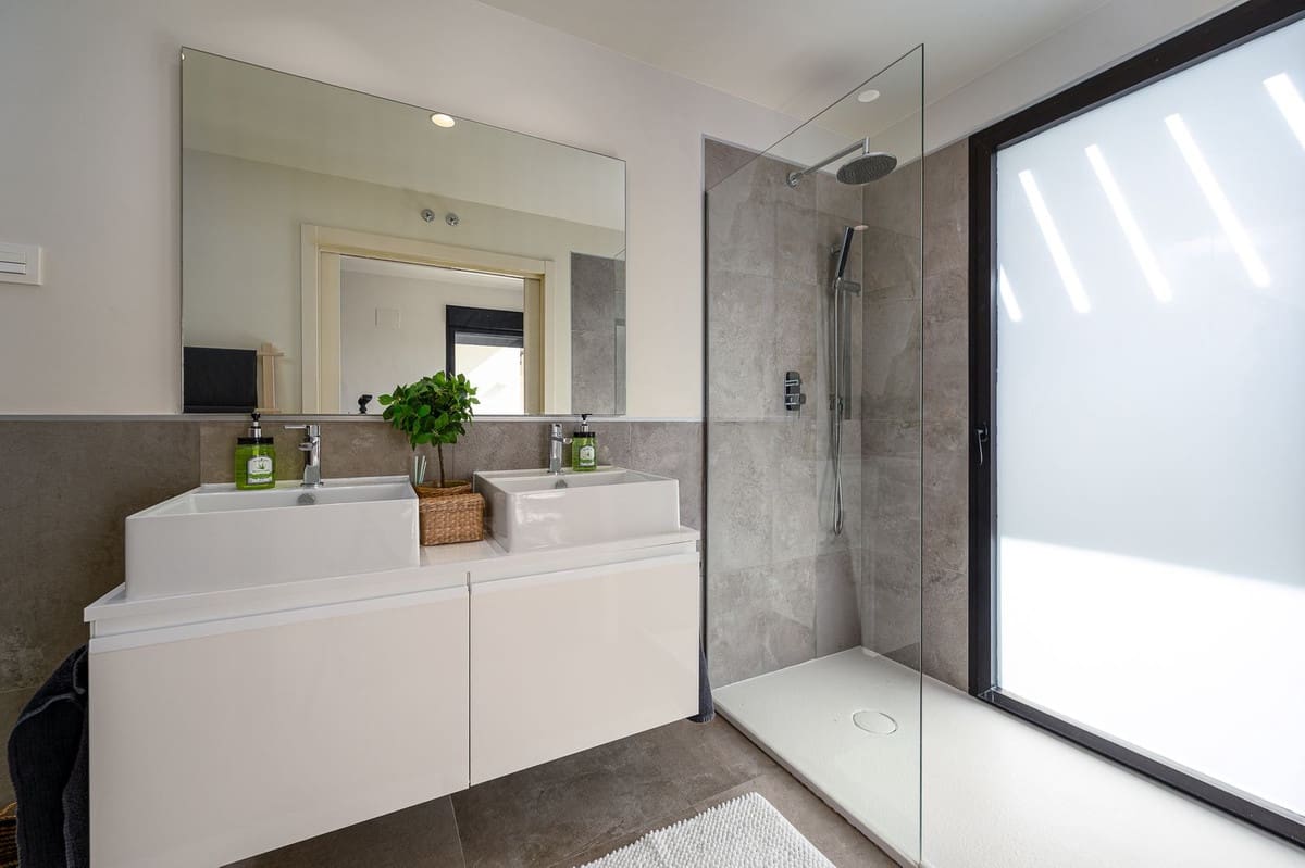 4 bedroom Townhouse for sale in La Cala de Mijas with pool garage - € 1,050,000 (Ref: 9603403)