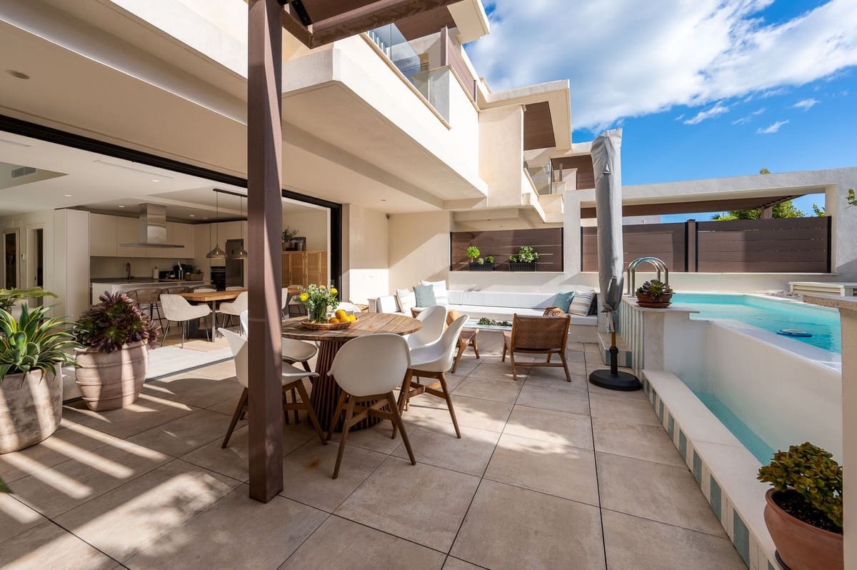 4 bedroom Townhouse for sale in La Cala de Mijas with pool garage - € 1,050,000 (Ref: 9603403)