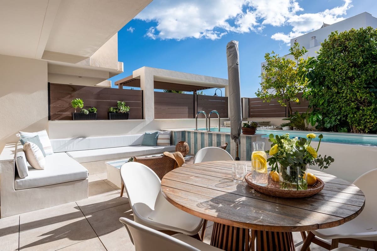 4 bedroom Townhouse for sale in La Cala de Mijas with pool garage - € 1,050,000 (Ref: 9603403)