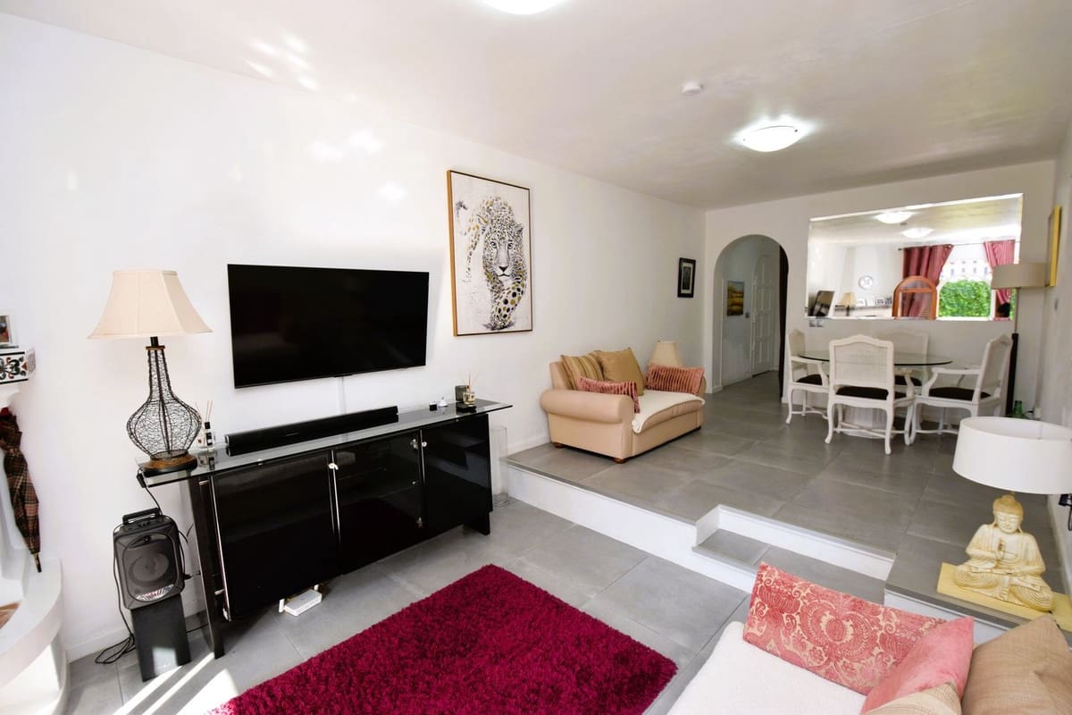 2 bedroom Beach Apartment for sale in Riviera del Sol with pool - € 395,000 (Ref: 9656596)