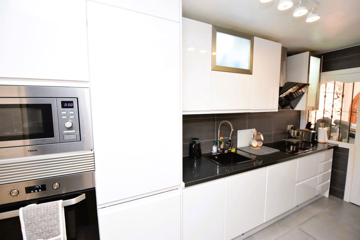 2 bedroom Beach Apartment for sale in Riviera del Sol with pool - € 395,000 (Ref: 9656596)