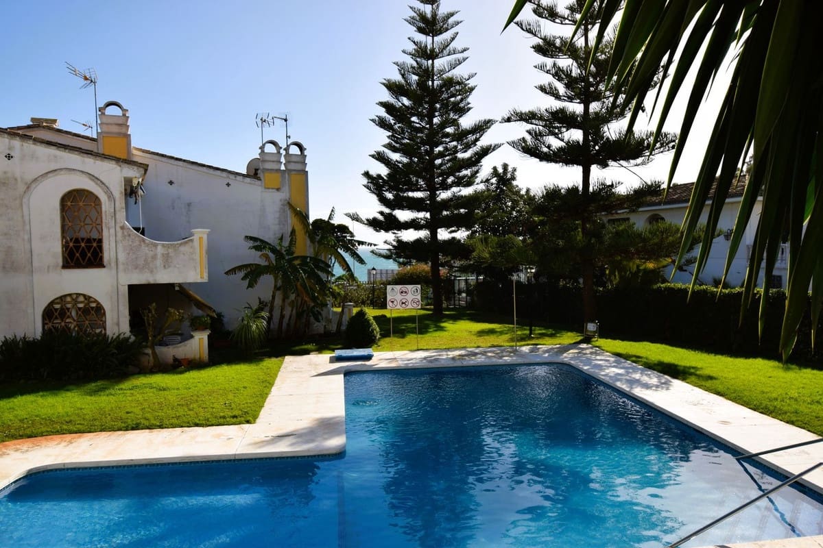 2 bedroom Beach Apartment for sale in Riviera del Sol with pool - € 395,000 (Ref: 9656596)