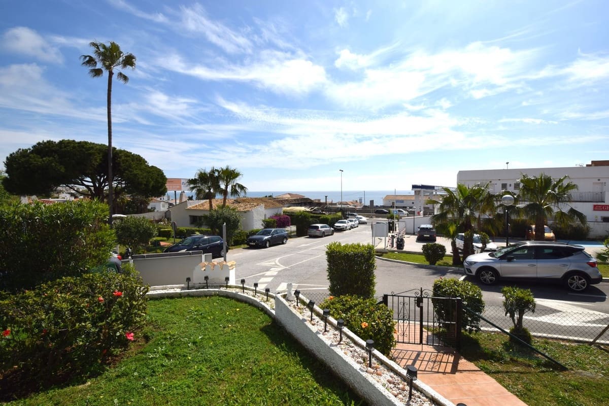 3 bedroom Villa for sale in La Cala de Mijas with pool - € 795,000 (Ref: 9676017)