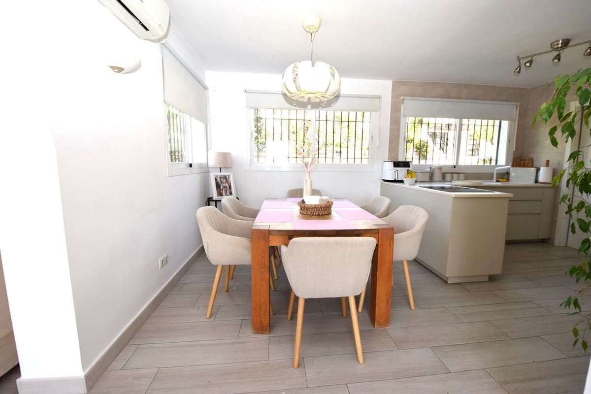 3 bedroom Villa for sale in La Cala de Mijas with pool - € 749,000 (Ref: 9676017)
