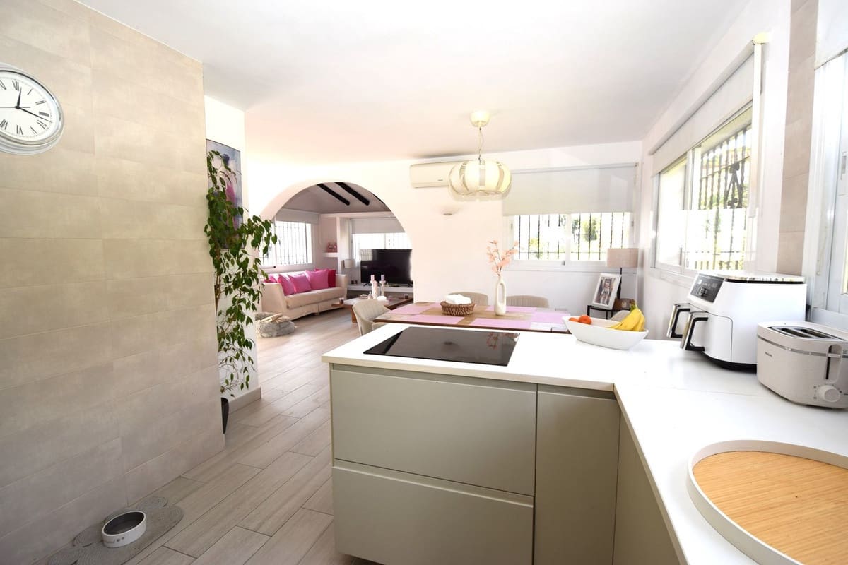 3 bedroom Villa for sale in La Cala de Mijas with pool - € 749,000 (Ref: 9676017)
