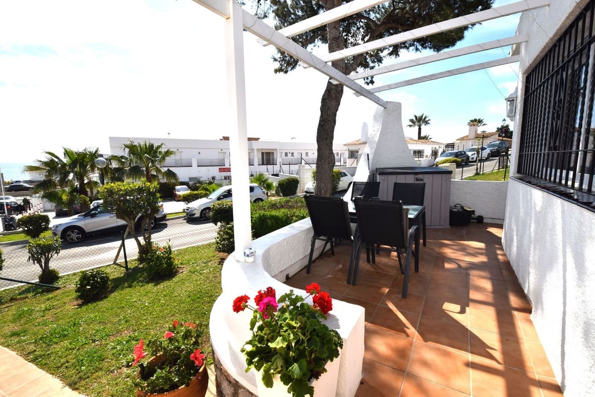 3 bedroom Villa for sale in La Cala de Mijas with pool - € 749,000 (Ref: 9676017)