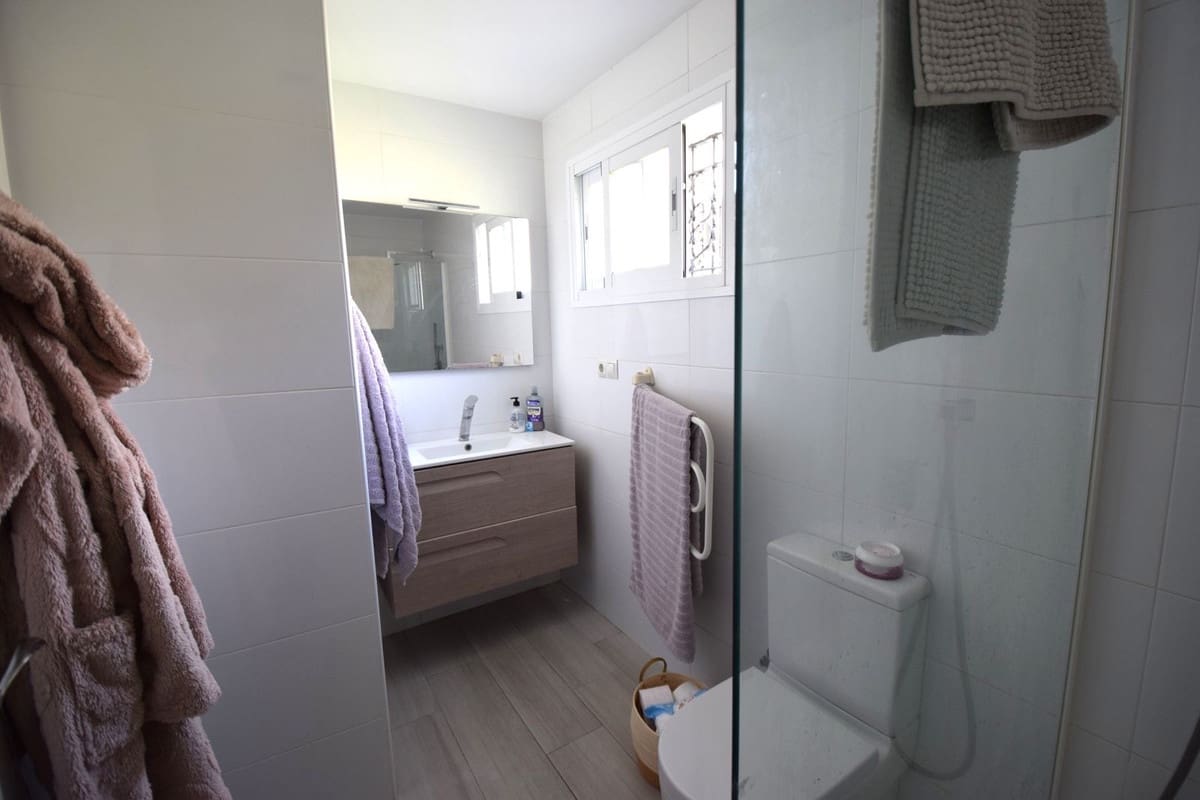 3 bedroom Villa for sale in La Cala de Mijas with pool - € 749,000 (Ref: 9676017)