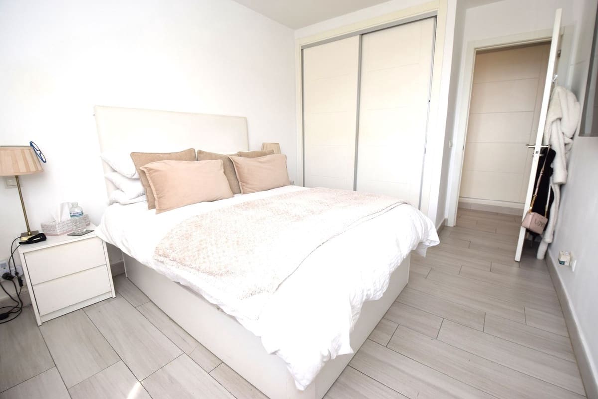 3 bedroom Villa for sale in La Cala de Mijas with pool - € 749,000 (Ref: 9676017)