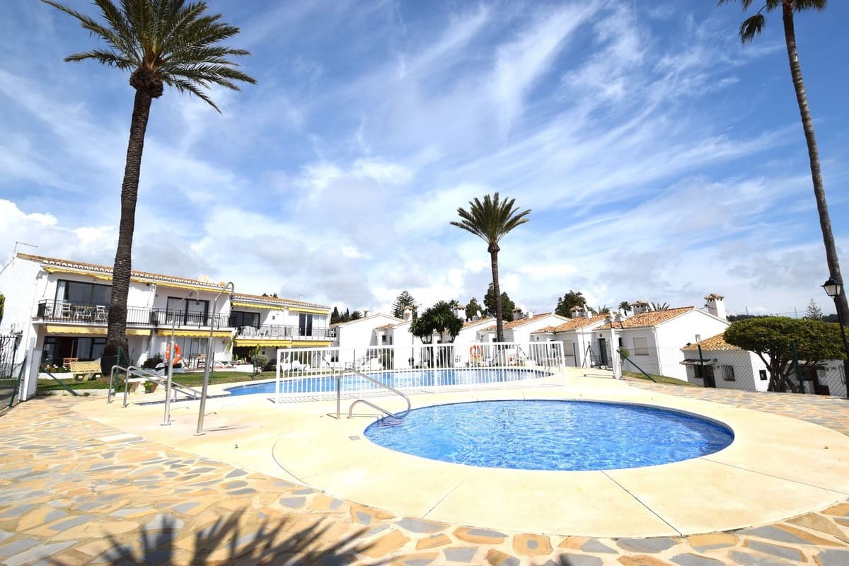 3 bedroom Villa for sale in La Cala de Mijas with pool - € 749,000 (Ref: 9676017)