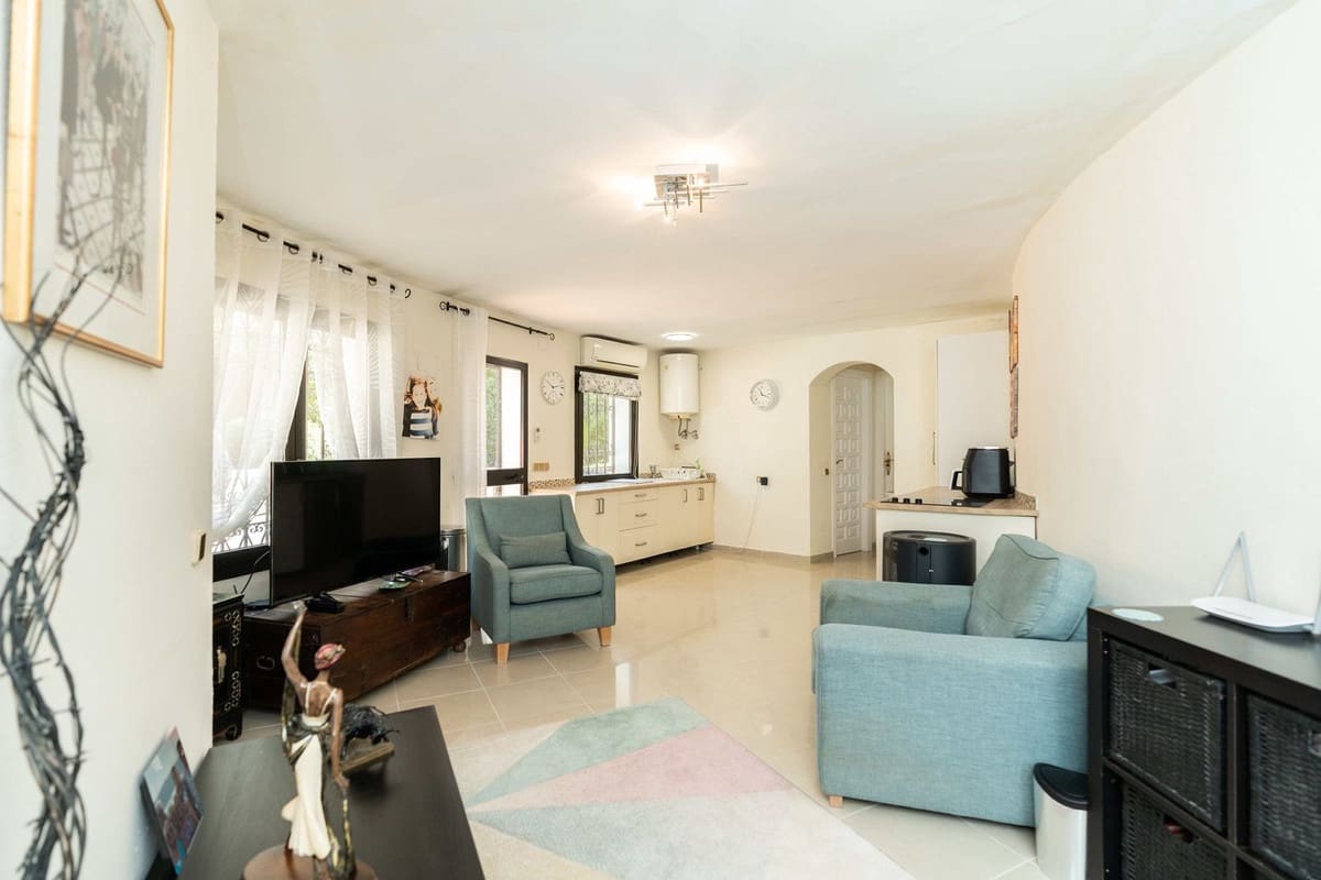 7 bedroom Villa for sale in Mijas Costa with pool garage - € 1,295,000 (Ref: 9731178)