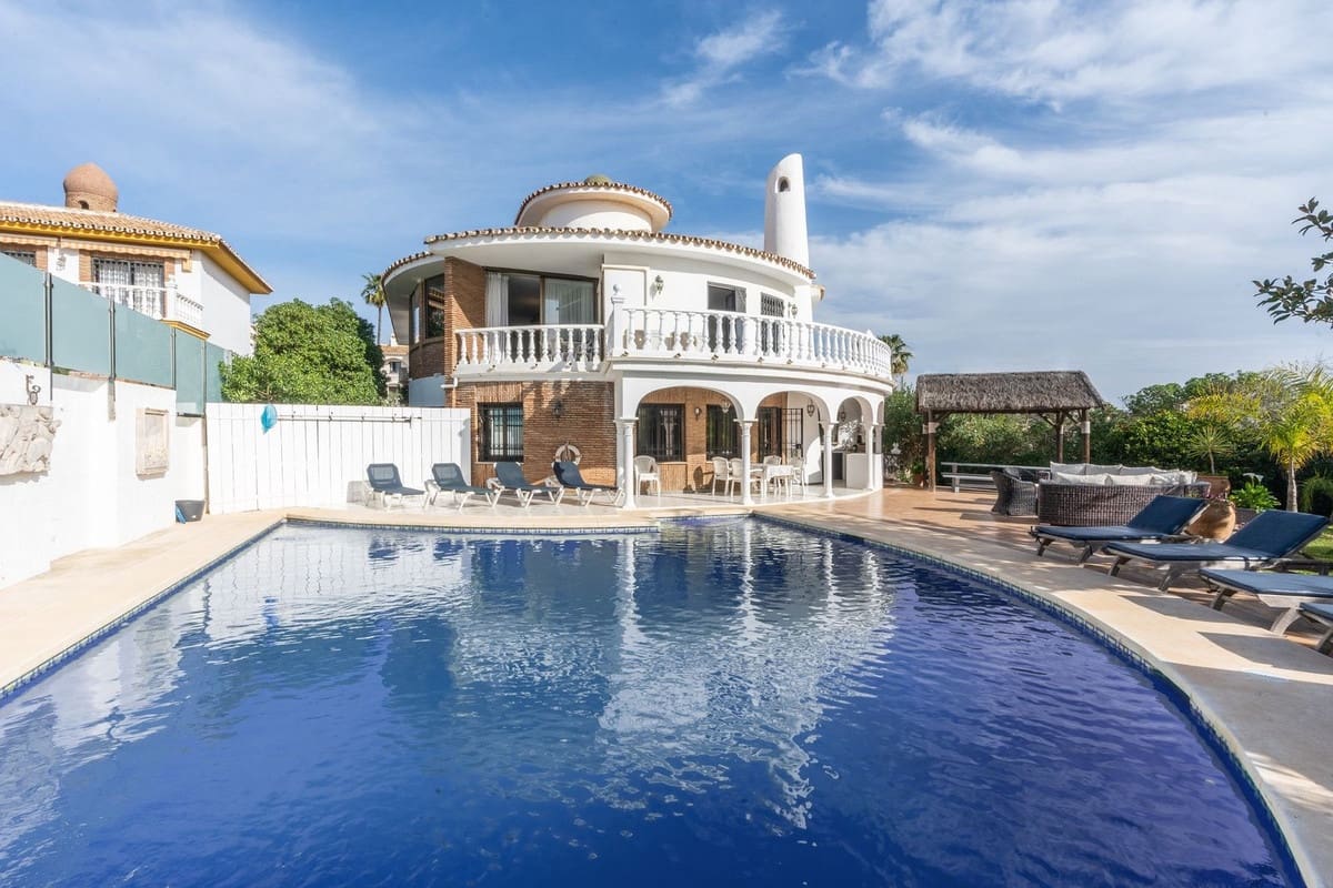 7 bedroom Villa for sale in Mijas Costa with pool garage - € 1,295,000 (Ref: 9731178)