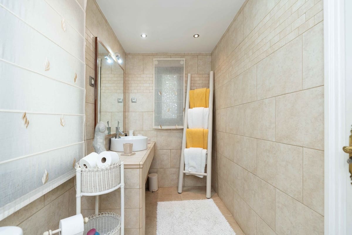 7 bedroom Villa for sale in Mijas Costa with pool garage - € 1,295,000 (Ref: 9731178)