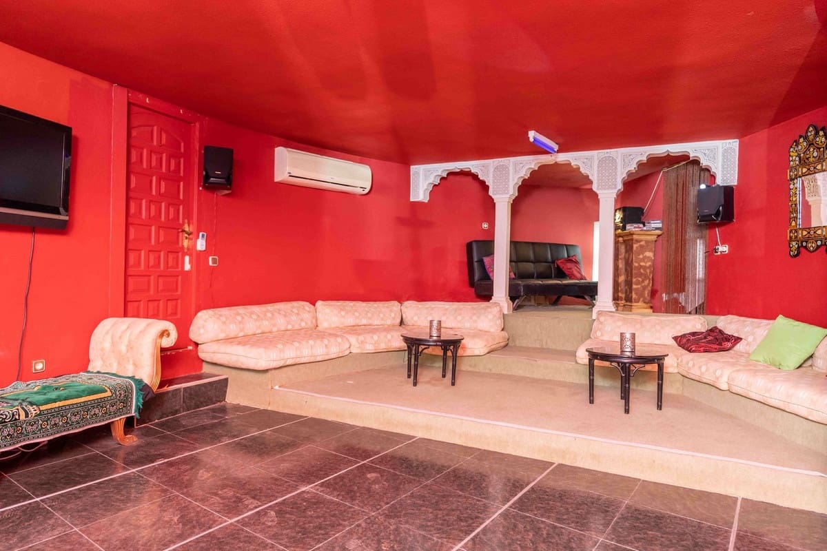 7 bedroom Villa for sale in Mijas Costa with pool garage - € 1,295,000 (Ref: 9731178)