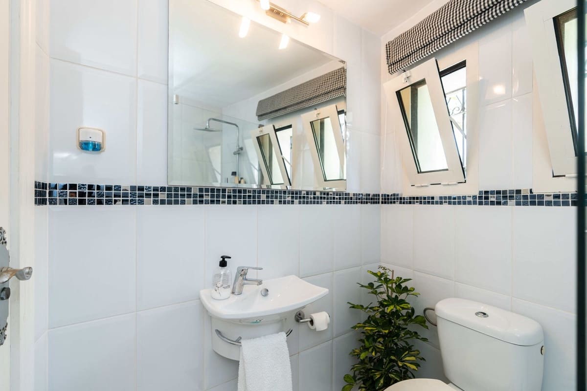 7 bedroom Villa for sale in Mijas Costa with pool garage - € 1,295,000 (Ref: 9731178)