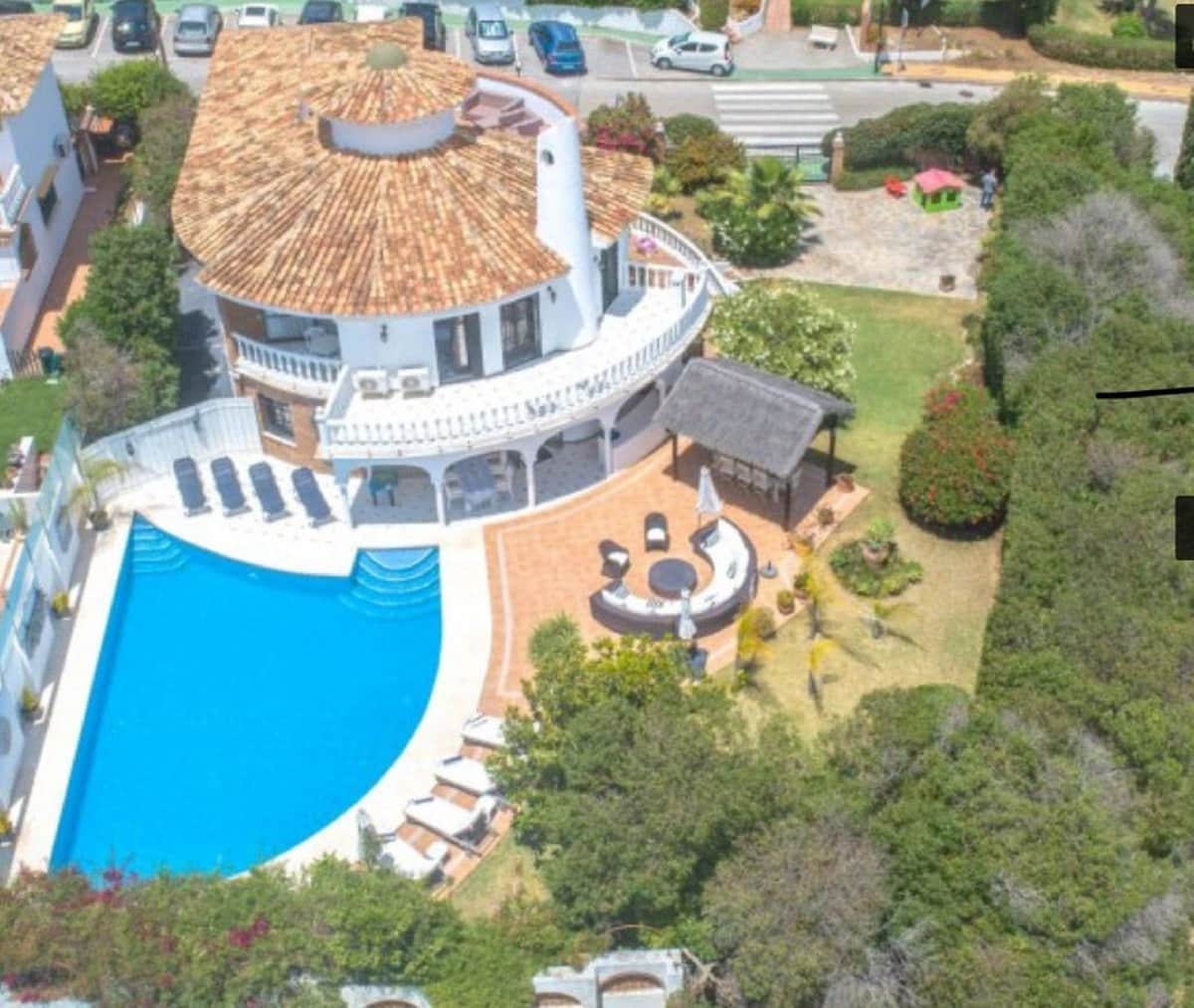 7 bedroom Villa for sale in Mijas Costa with pool garage - € 1,295,000 (Ref: 9731178)