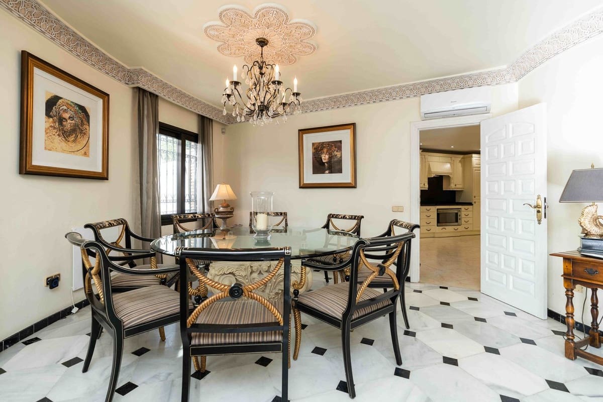 7 bedroom Villa for sale in Mijas Costa with pool garage - € 1,295,000 (Ref: 9731178)