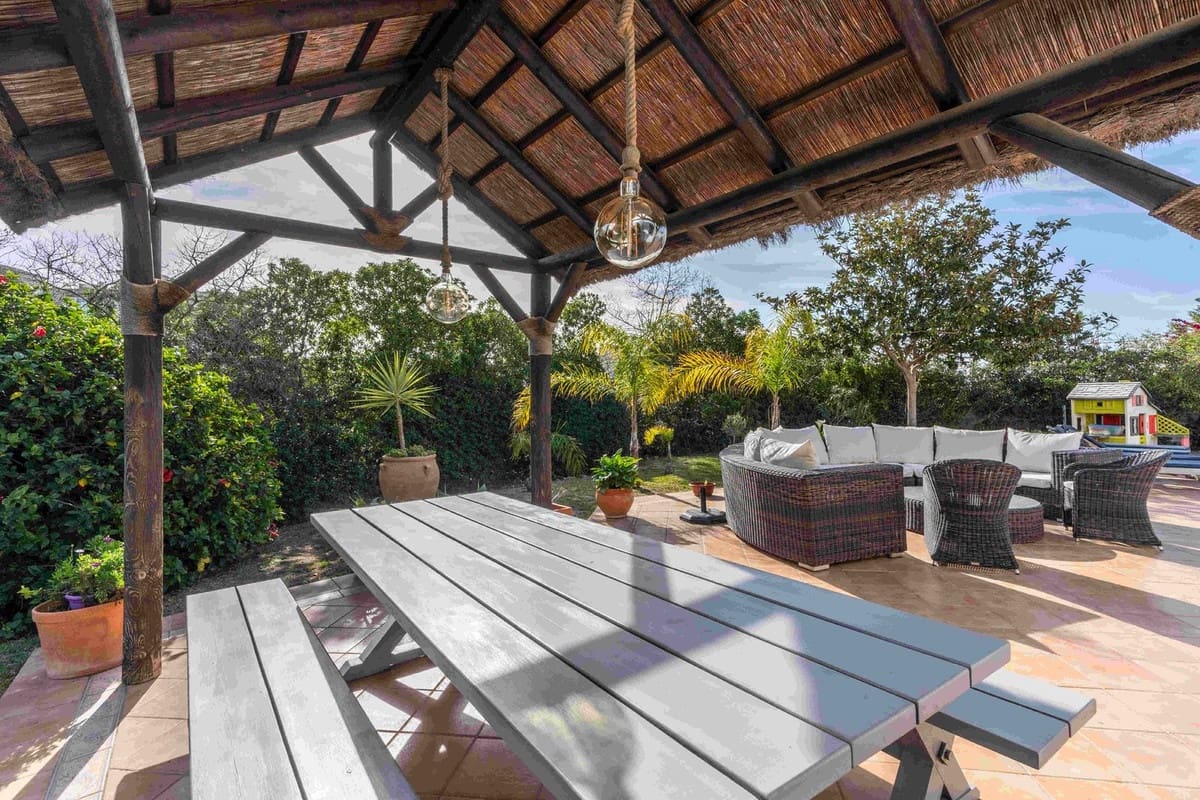 7 bedroom Villa for sale in Mijas Costa with pool garage - € 1,295,000 (Ref: 9731178)