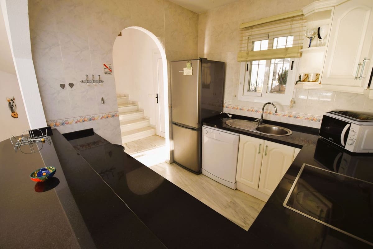 3 bedroom Townhouse for sale in Mijas Costa with pool - € 449,000 (Ref: 9734120)